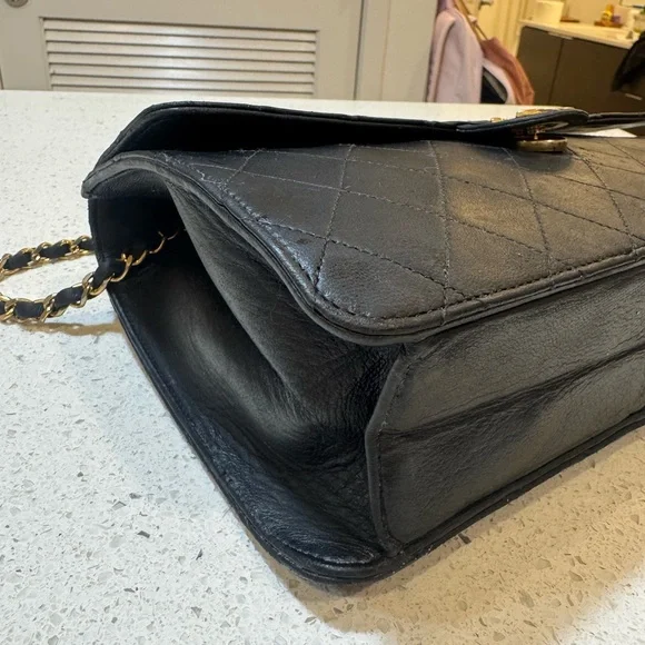🛑 SOLD 🛑 Chanel Vintage Black Quilted Flap Shoulder Bag – Gold Chain Strap - Picture 14 of 17